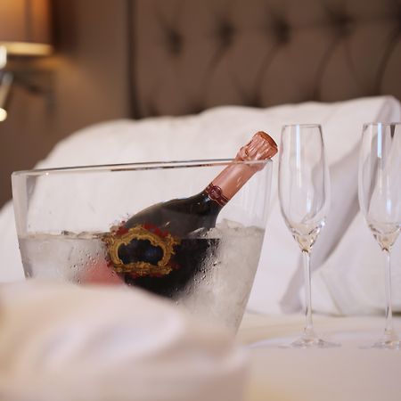 BO Hotel Palma Palma de Maiorca Exterior foto A bottle of Champagne in a bucket of ice