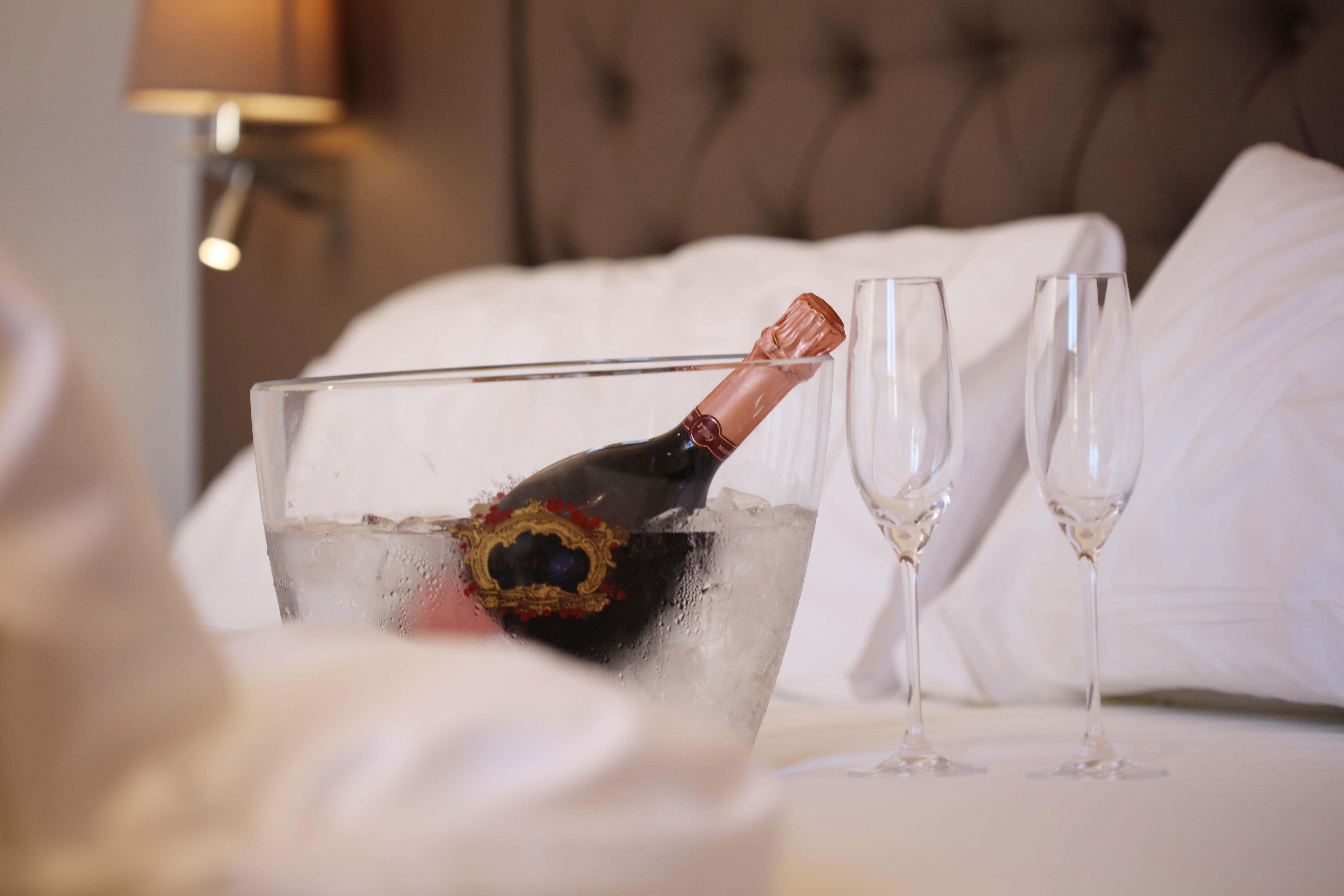 BO Hotel Palma Palma de Maiorca Exterior foto A bottle of Champagne in a bucket of ice