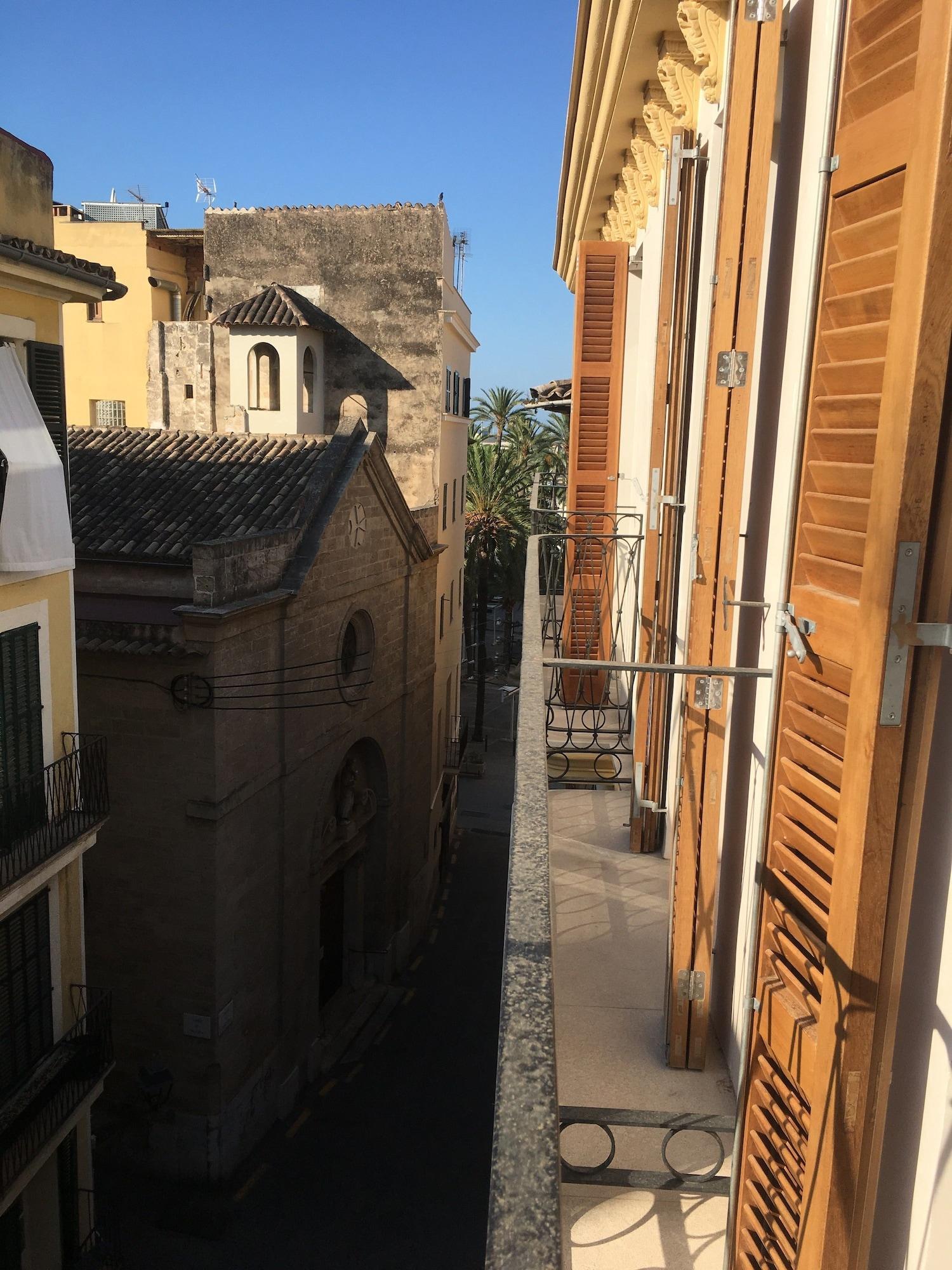 BO Hotel Palma Palma de Maiorca Exterior foto Balcony of a typical house in the old town of Poetto